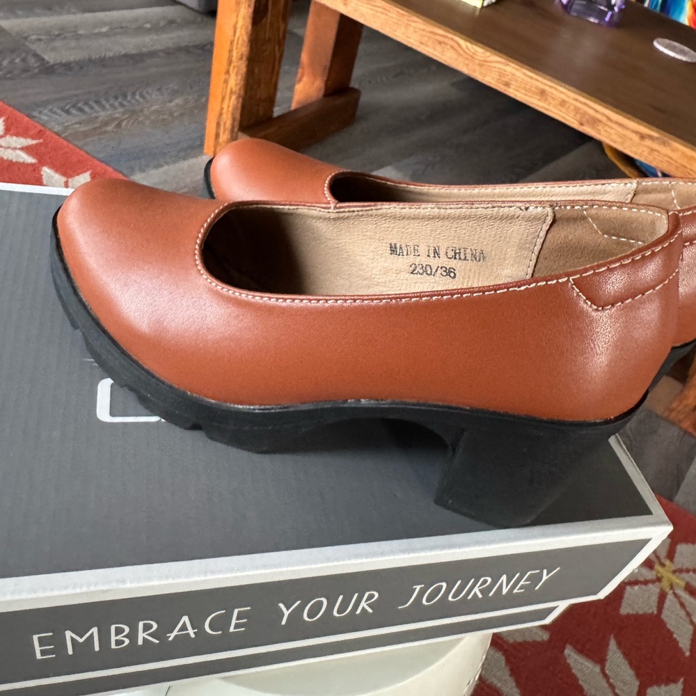 Brown Flats & Loafers with Smooth Leather and Rounded Toe